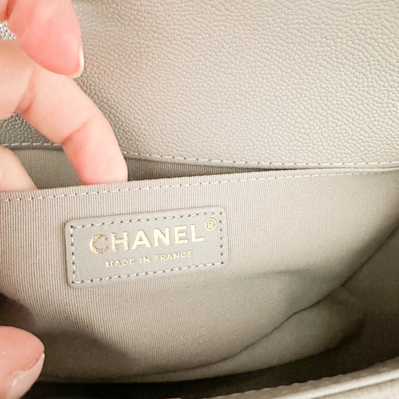 Chanel Caviar Quilted Chain Around Medium Boy Flap - Picture 13 of 16